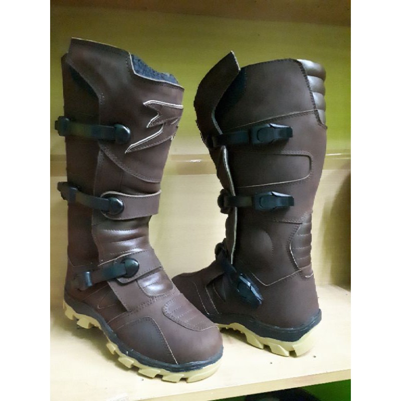 SEPATU ADVENTURE TRAIL CRAZY HORSE