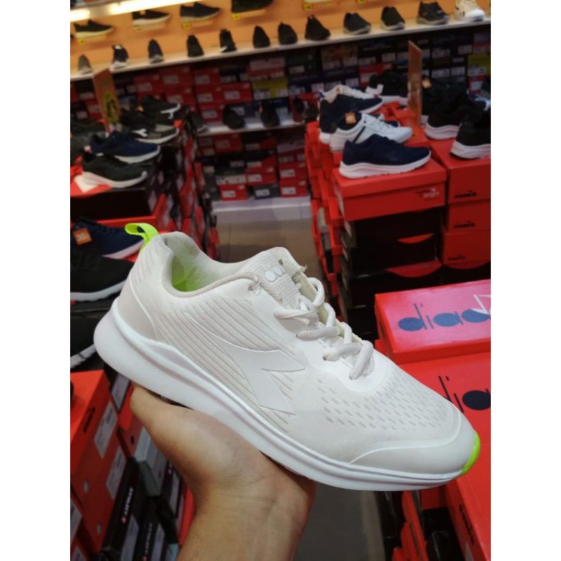 Ori Sale 40% Sepatu Diadora putih Amadeo