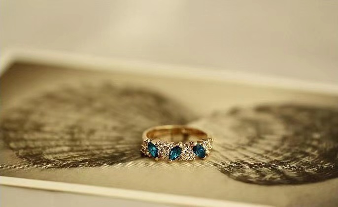 Retro sweet emerald fashion new glitter diamond ring i women E01