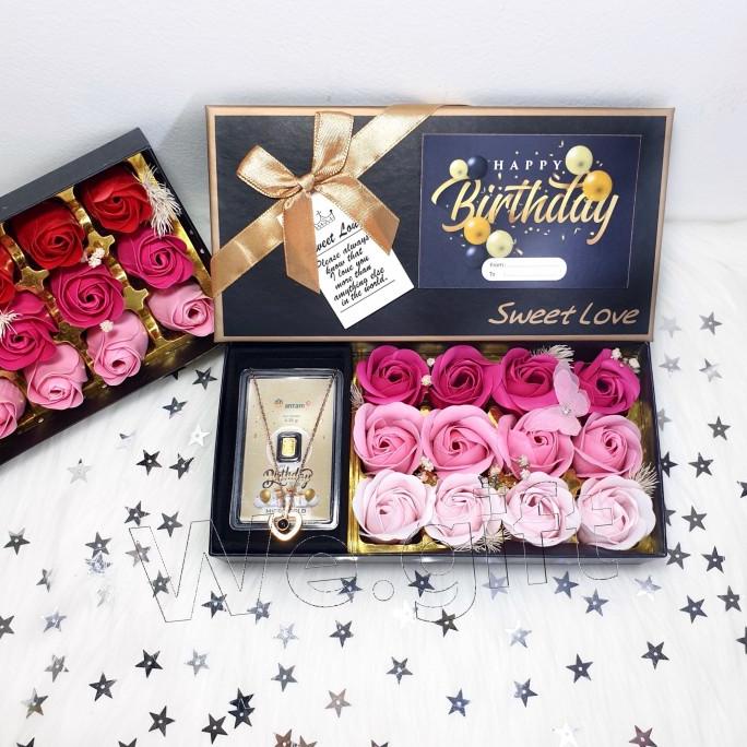 

Kado Ulang Tahun Flower Box, Emas 0,25Gr & Kalung Proyeksi I Love U .