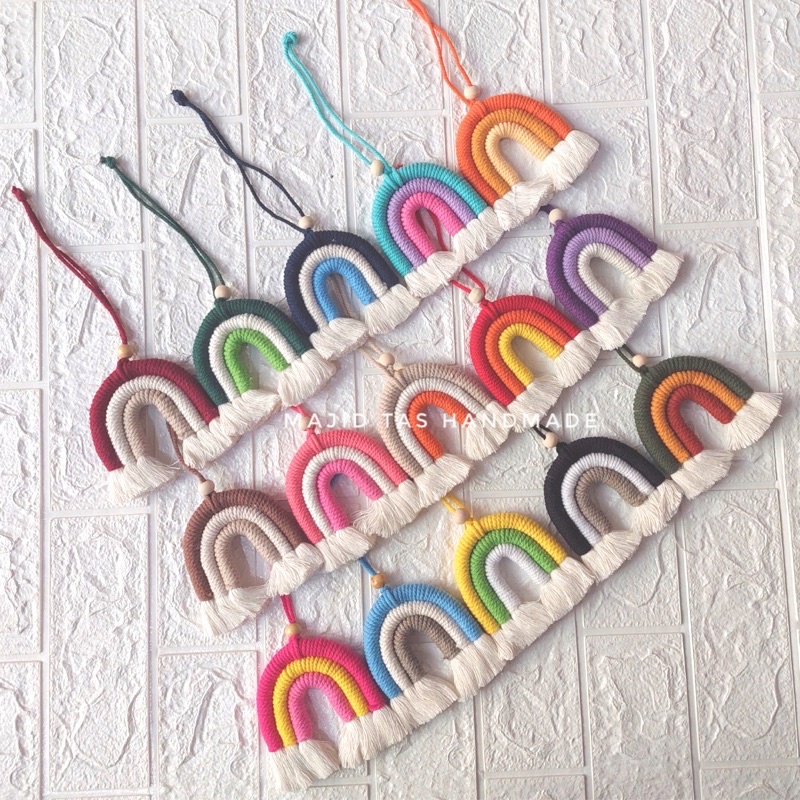 Gantungan Rainbow / Macrame Pelangi / Gantungan Tas Anyaman / Bag Charm Rainbow TIDAK BISA REQUEST WARNA DAN PASTI DISESUAIKAN DENGAN TAS