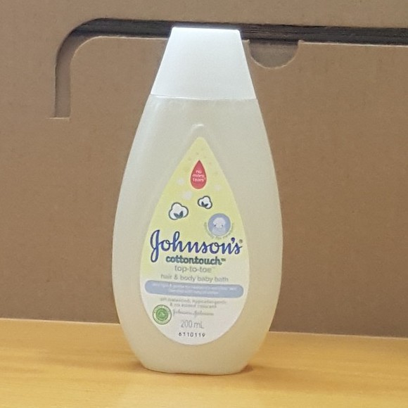 johnson's cottontouch top to toe hair &amp; body baby bath 200ml 2900