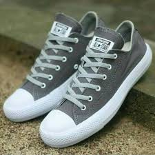 PUSAT JUAL SEPATU CONVERS ALLSTAR LADIES (CEWEK) CHUKY TAYLOR II GRADE INDO WARNA PUTIH TINGGI  MUR