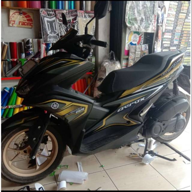 Decal aerox black gold graffis