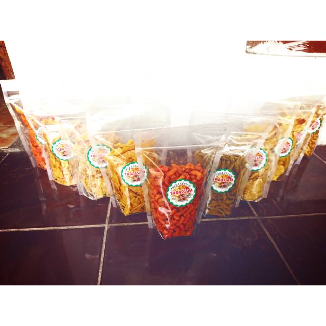 

Aneka keripik tabassam
