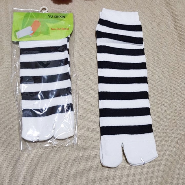 Kaos kaki jempol dua jari salur perempuan isi 3pcs / two toe socks cewek