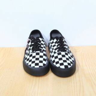 Sepatu vans  authentic motif  catur  sol hitam Grade ori 