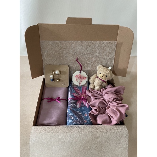 

HampersHijab/GiftBoxHijab-B