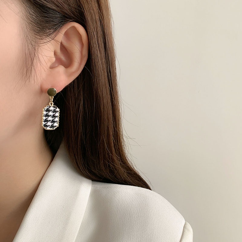 Anting Klip Tanpa Tindik Warna Hitam Gaya Retro Untuk Wanita 2022