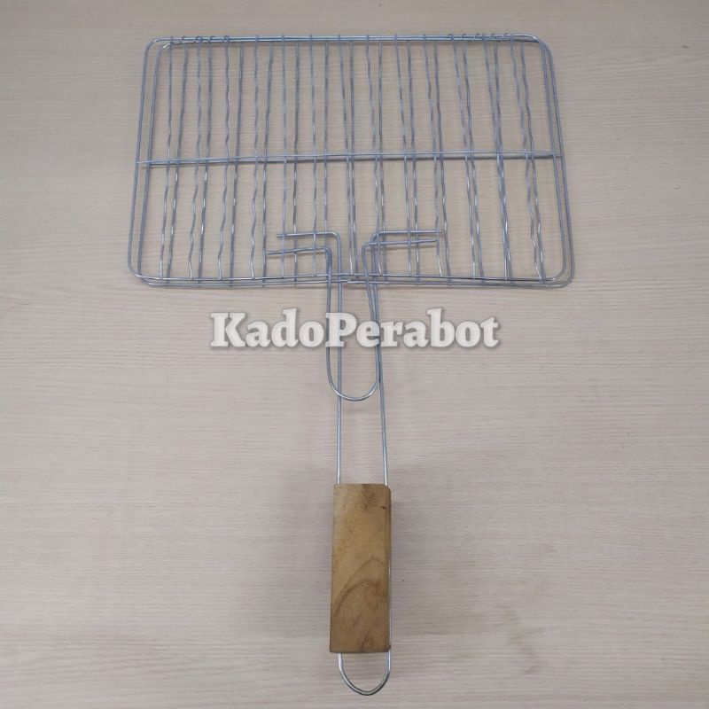 Jepitan ikan 33x22 cm Gagang Kayu - Bakaran ikan - alat bakar bbq