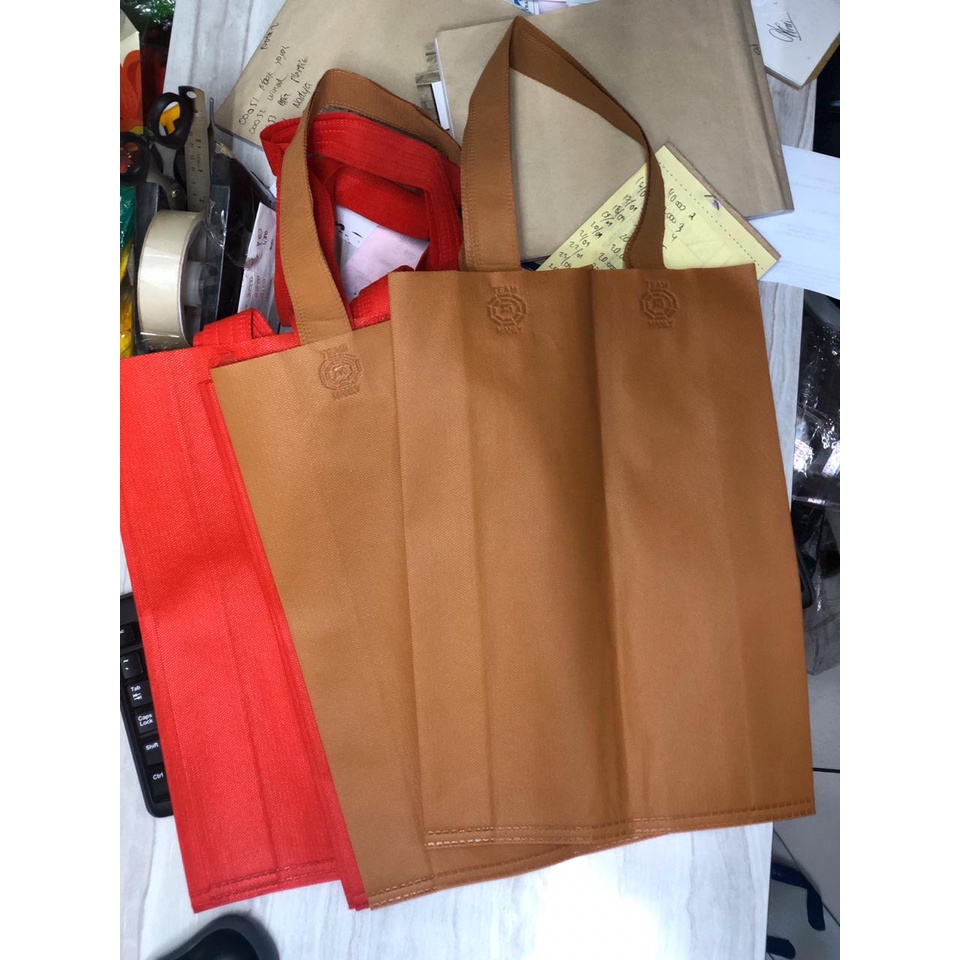 

MURAH TAS KAIN / SPUNBOND / GOODIE BAG UKURAN 25 X 35 TALI POLOS