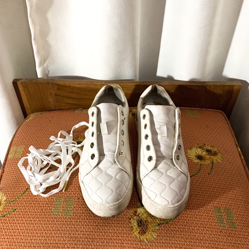 preloved sneakers stradivarius