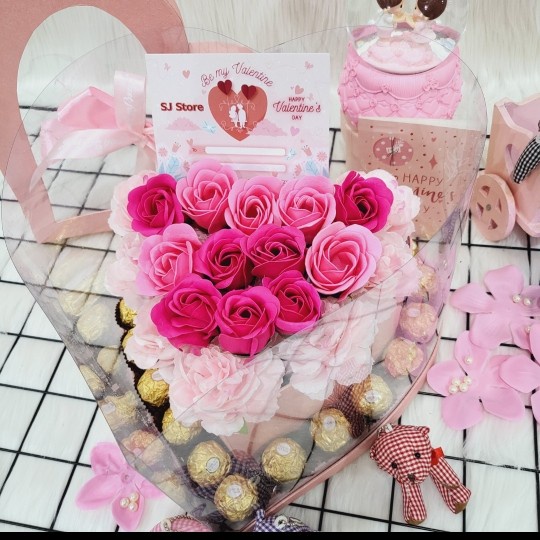

Paket box hampers bunga valentine anniversary ulang tahun wisuda 77