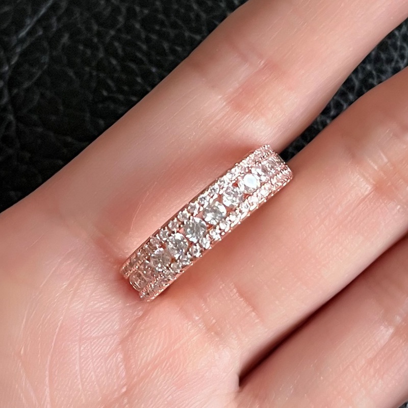 Cincin Wanita Hias Cubic Zirconia Gaya Simple / Klasik / Mewah Untuk Pertunangan / Pernikahan