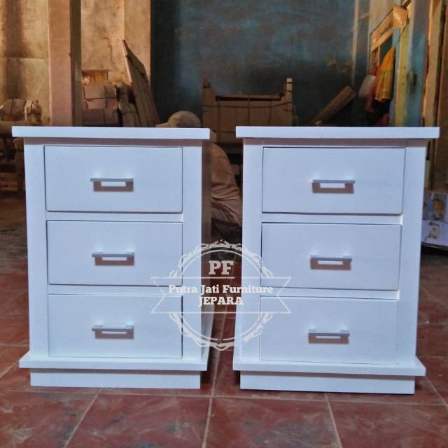 Sepasang Meja Hias/ Nakas Laci 3 Kayu Jati Putih Duco