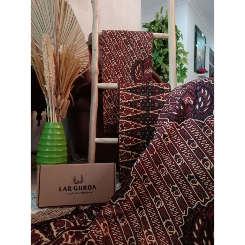 Sarung batik tradisional LAR GURDA