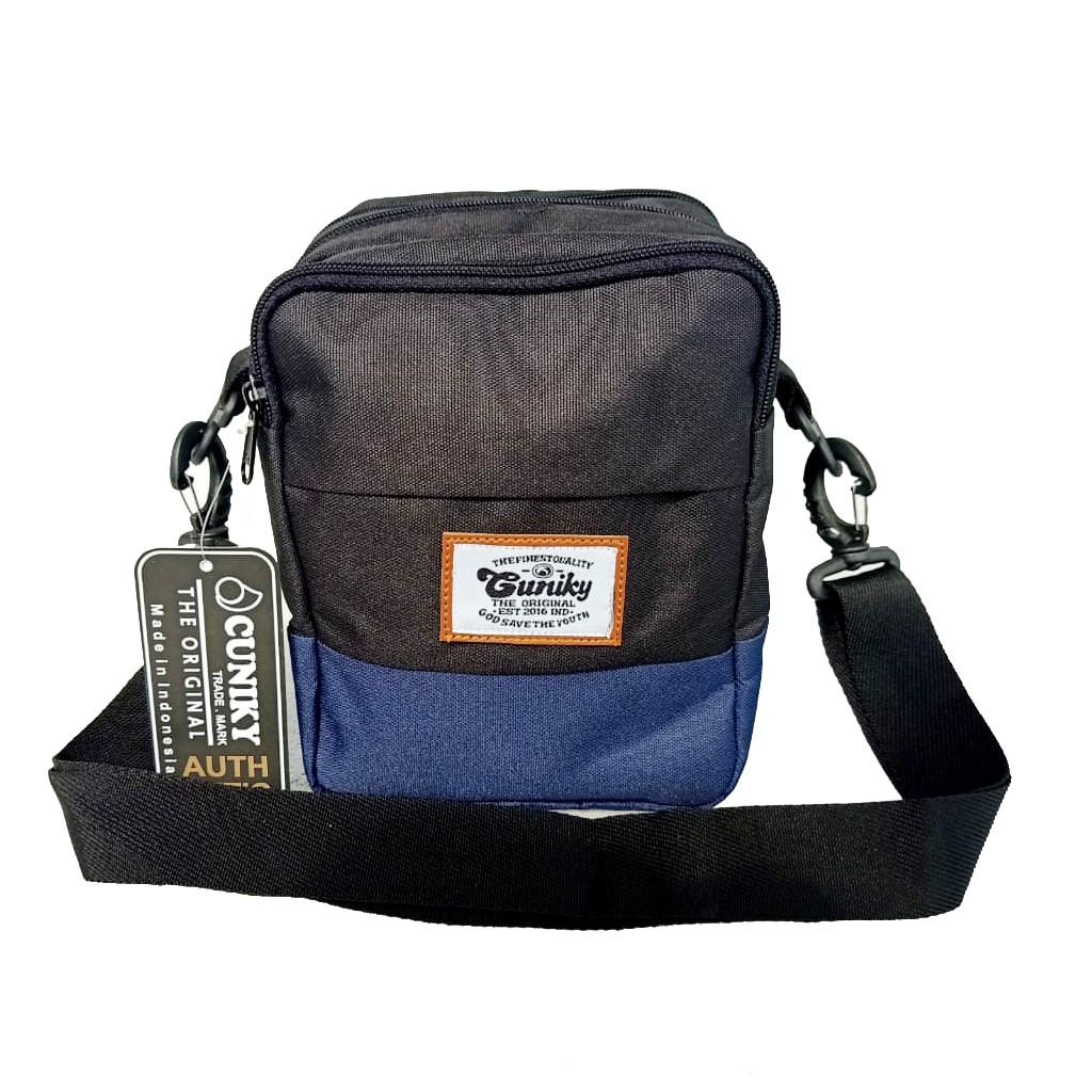 Tas pria selempang / tas bahu ada 3 sleting