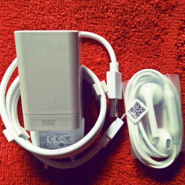 Fast Charger 4 Ampere + Headset Kualitas Original Copotan Smartphone Oppo F9