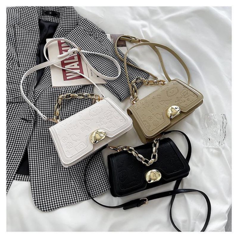 

Kode: ELJ 5732 IDR : 140 rbukuran: 12.5 x 23 x 6.5cmBahan : Kulit Pu