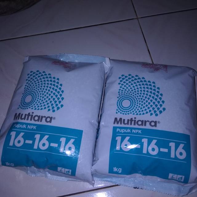 pupuk NPK Mutiara 16- 16-16
berat 1 kg
 / pupuk NPK Mutiara