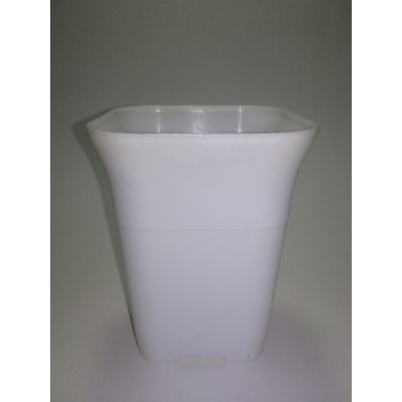 Nkt kotak 8/pot nkt kotak/pot putih/pot plastik/pot kotak/pot bunga/pot kembang/pot tanaman/vas