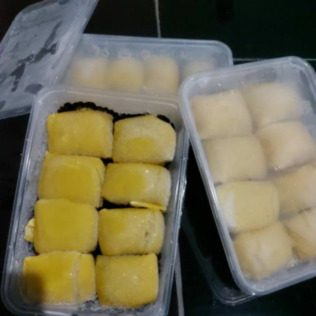 

Pancake durian box isi 8