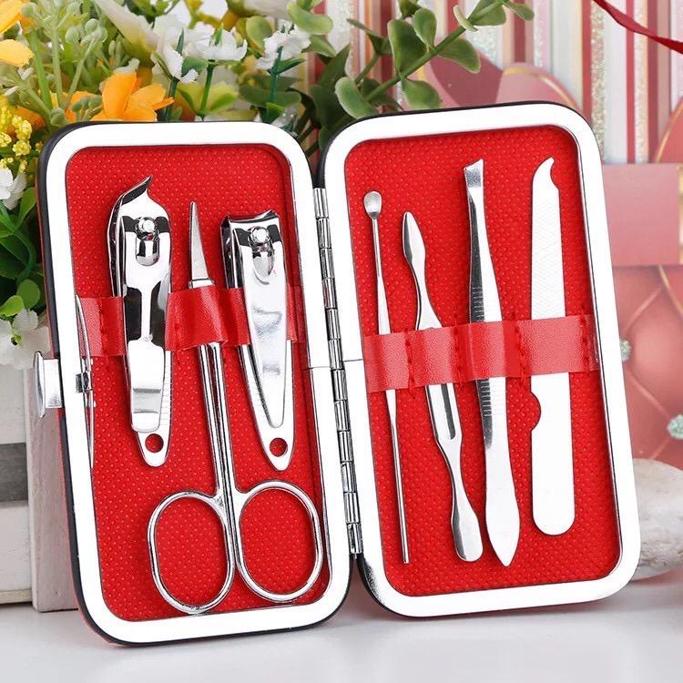 Manicure Set KARAKTER - Alat Perawatan Tubuh (Korek Kuping /Gunting Kuku / Pinset / dll) - MIKHAMART