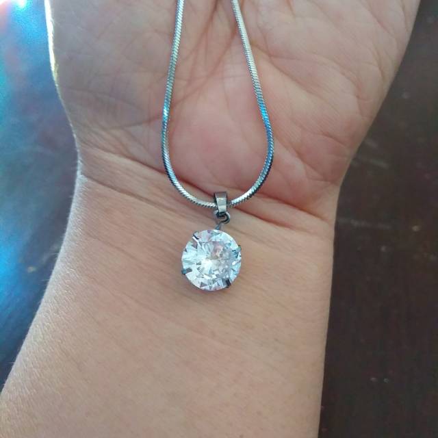 KALUNG LIONTIN WANITA TITANIUM SILVER BATU PERMATA PUTIH