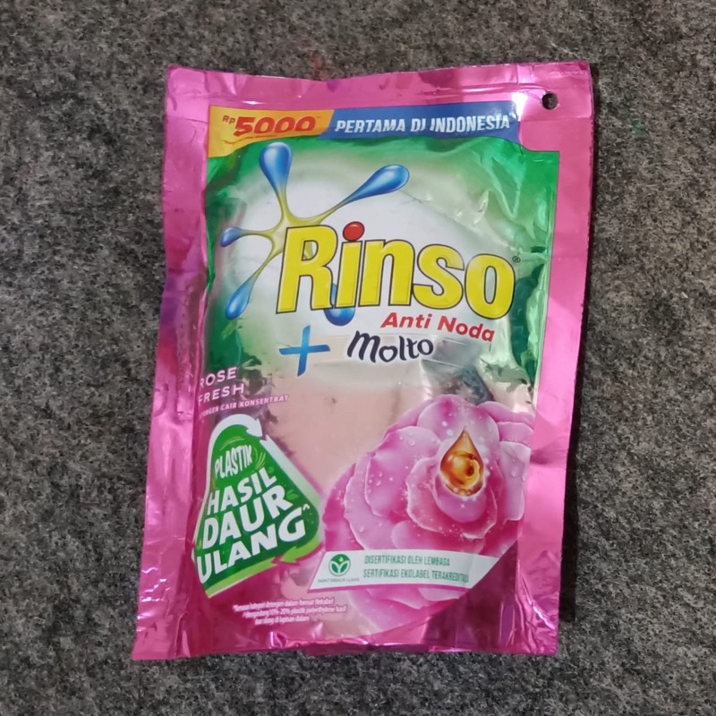 RINSO MOLTO 5000 AN DETERGEN CAIR