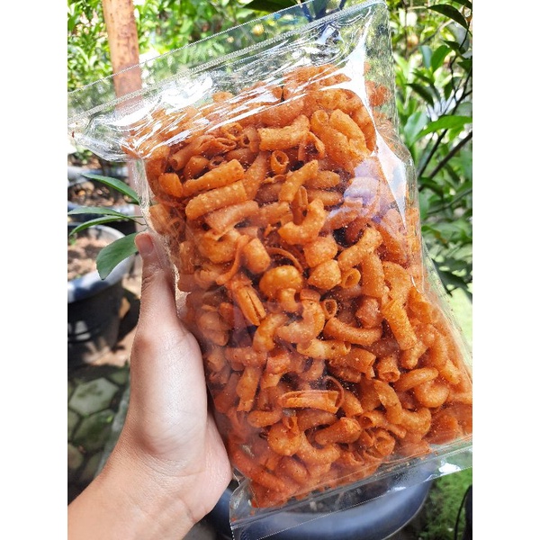 

MAKARONI GORENG KERING KRIUK DAUN JERUK PEDAS SEDANG 250GRAM READY