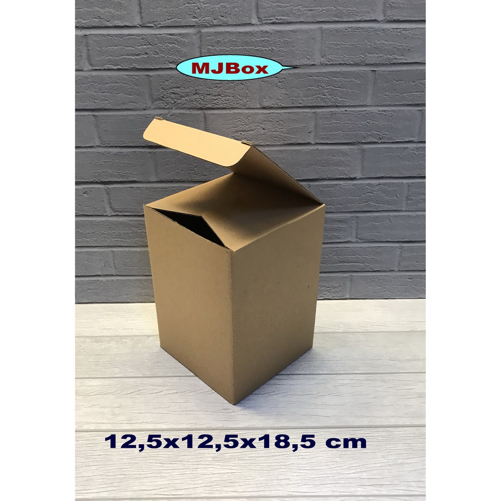 

Kardus 12,5 x 12,5 x 18 cm.......... Die cut ( pembelian di atas 10 pcs harga lebih Murah )