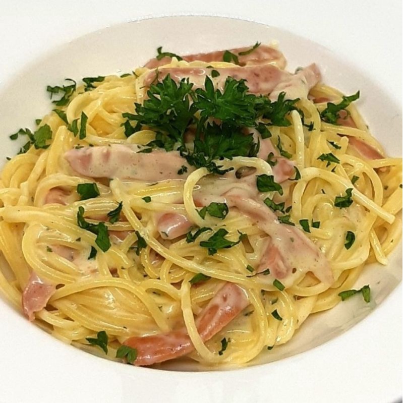 

Spaghetti Daging Sapi Saus Carbonara - Siap Santap