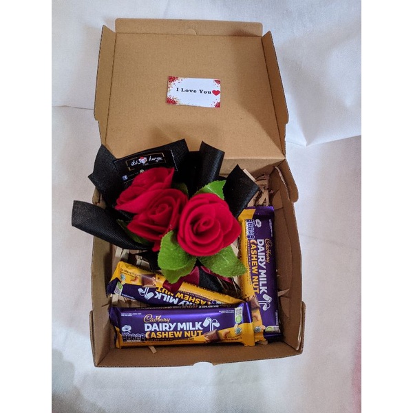

Hampers Coklat /kado cewek/kado pasangan