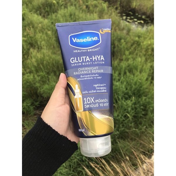 (VASELIN THAILAND UK 330 ML) GLUTA - HYA SERUM 330