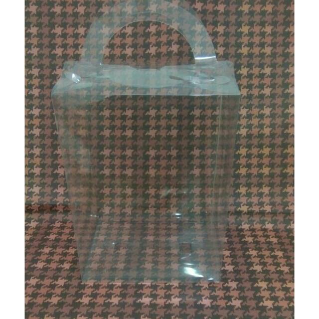 

Kotak Box mika 16x12x25 cm (boneka ukuran 25cm)