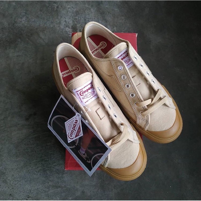SEPATU COMPASS GAZELLE LOW CAPPUCINO
