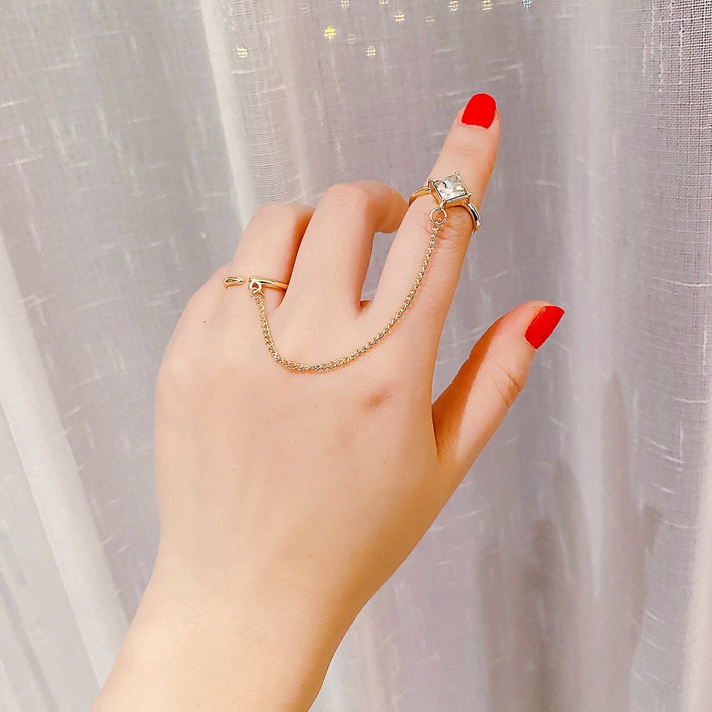 Cincin Model Terbuka Aksen Rantai Berlian Gaya Punk Untuk Wanita