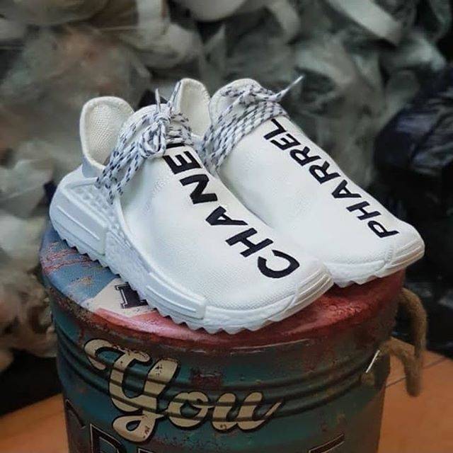 SEPATU CASUAL PRIA ADIDAS HUMANRACE