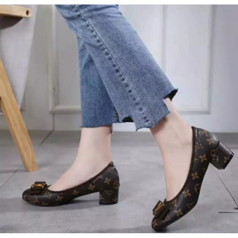 (12 SL)Heels chunkys mono tulisan