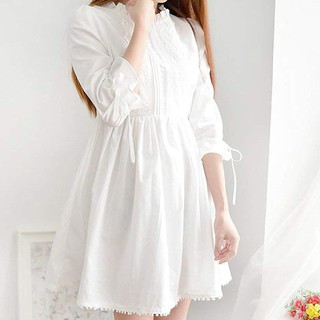  Gaun  Wanita dengan Bahan Lace Warna Putih  dan Bergaya 