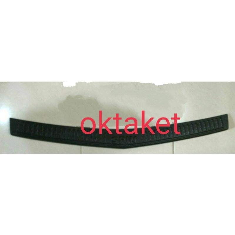 sillplate belakang Chevrolet Spin hitam