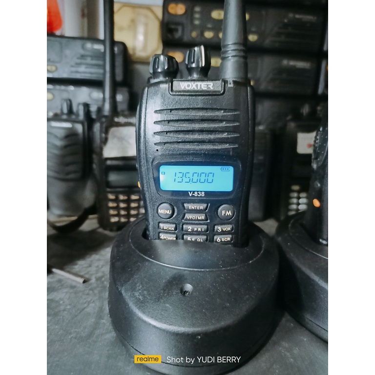 HT VOXTER V838 FREKUENSI VHF BEKAS FISIK MULUS DIJAMIN NORMAL HT VOXTER SEPERTI WEIERWEI 3288S