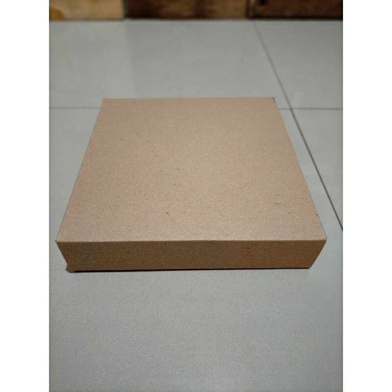 

Kardus Karton 22x22x5 cm