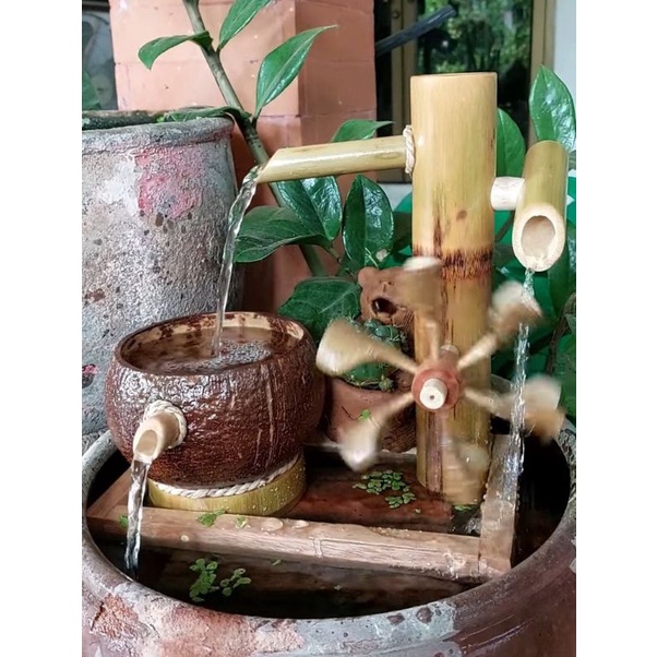 kincir air dari bambu, air mancur bambu, dekorasi rumah