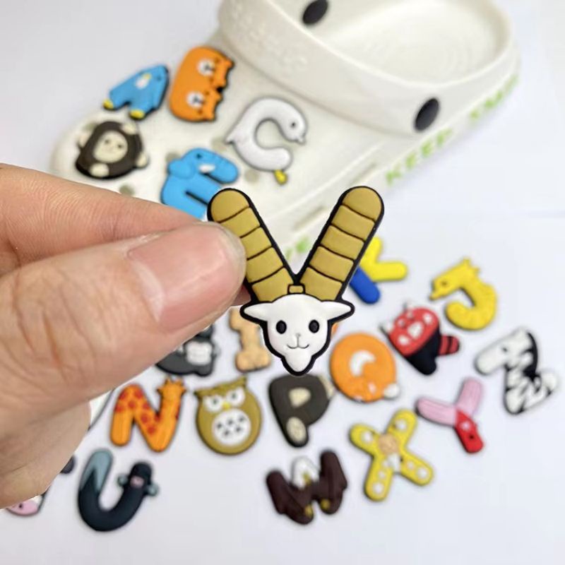 Charms Sepatu Desain Alfabet Hewan Untuk Wanita