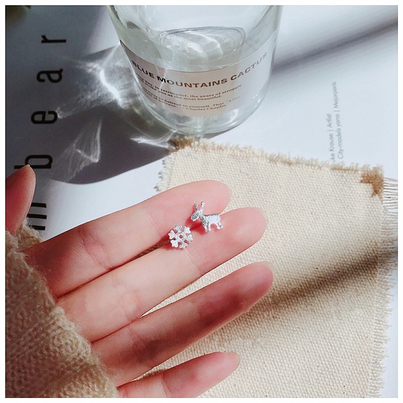 Magic789 Anting Tusuk Sterling Silver 925 Model Rusasnowflake Tema Nataltahun Baru Untuk Wanita