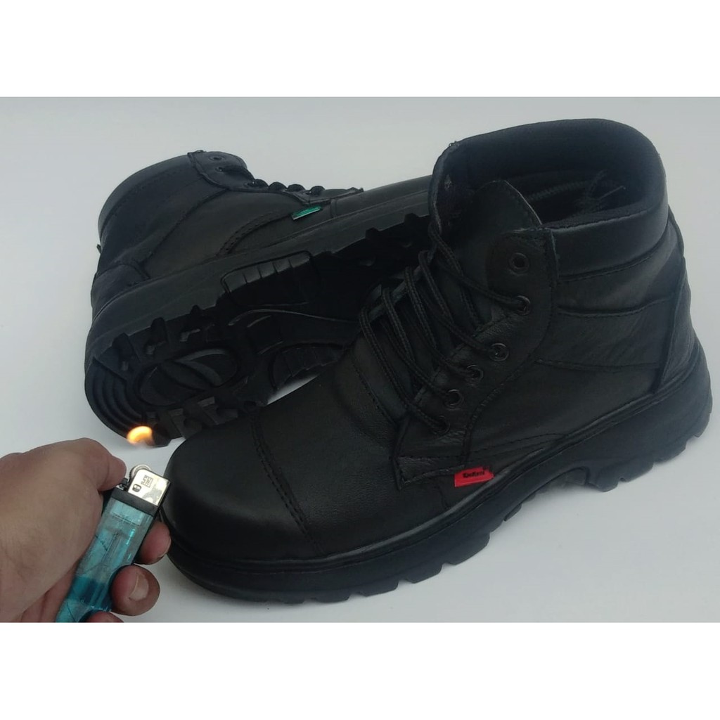 Sepatu Safety Bahan Kulit Ujung Besi merk KICKERS