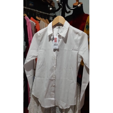 kemeja putih uniqlo