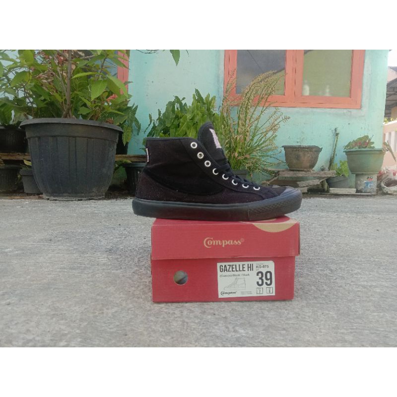 compass Gazelle full black size 39