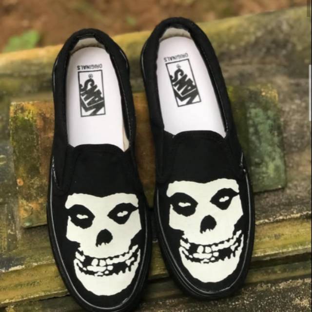 vans misfits slip ons